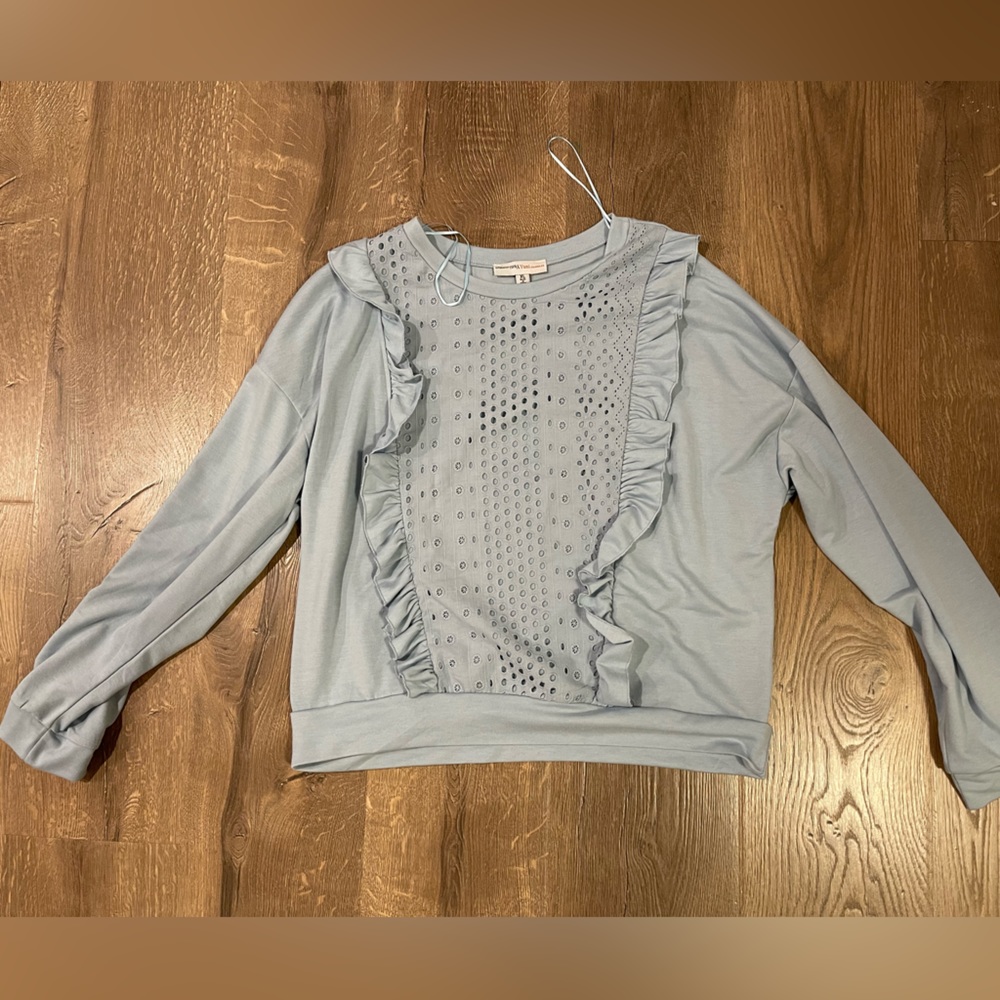 NWOT Yuni Los Angeles, Light blue, lace, ruffle sweatshirt size XL